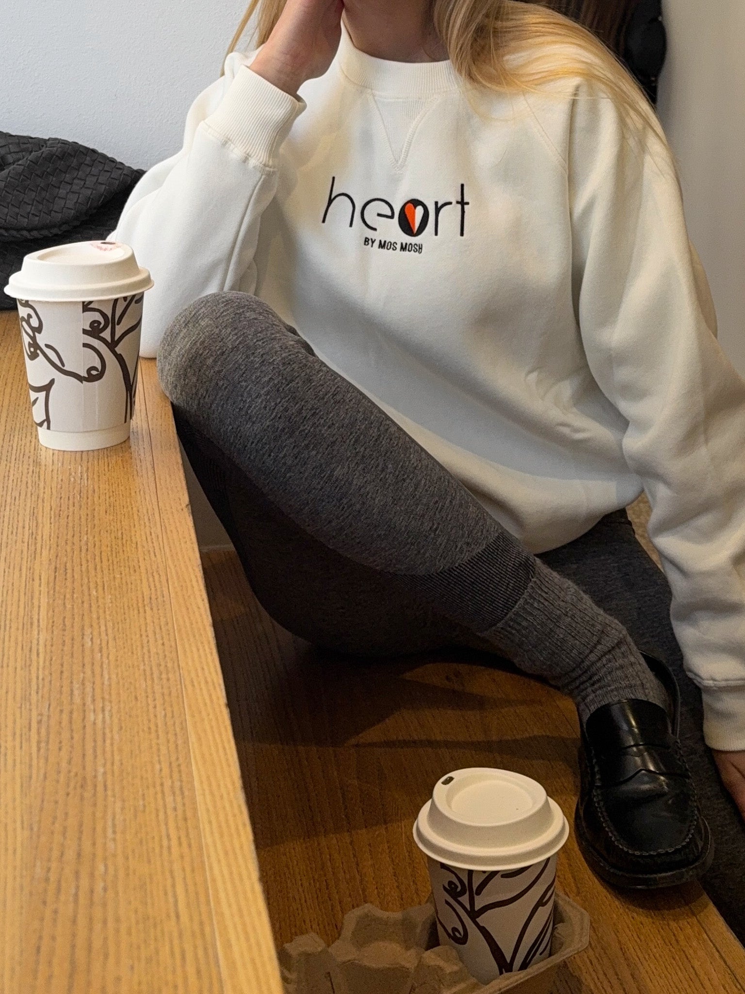 Modelshot / Ecru / Detail